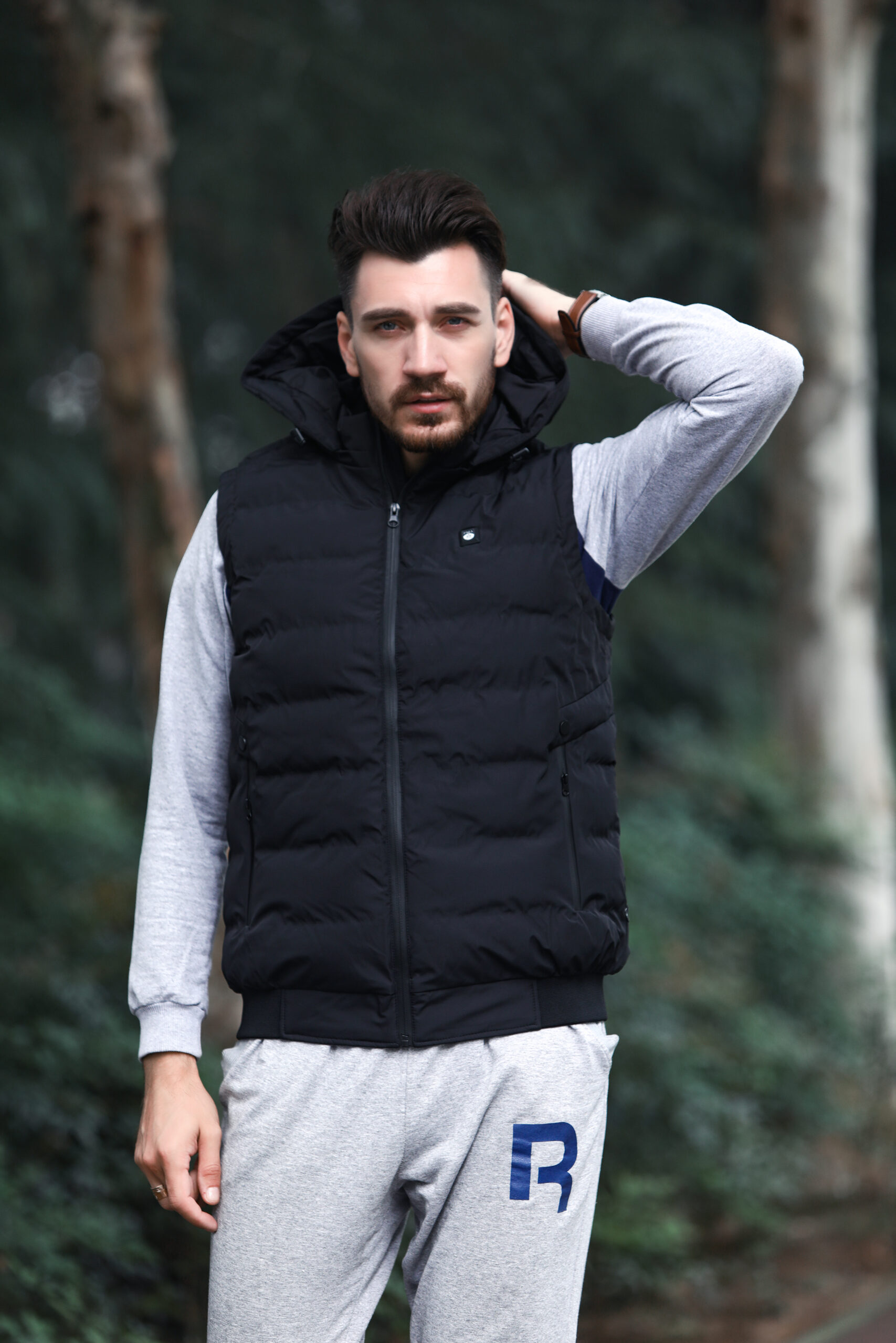 J10 Graphene Heated Casual Vest: man wearing the black vest outdoors.