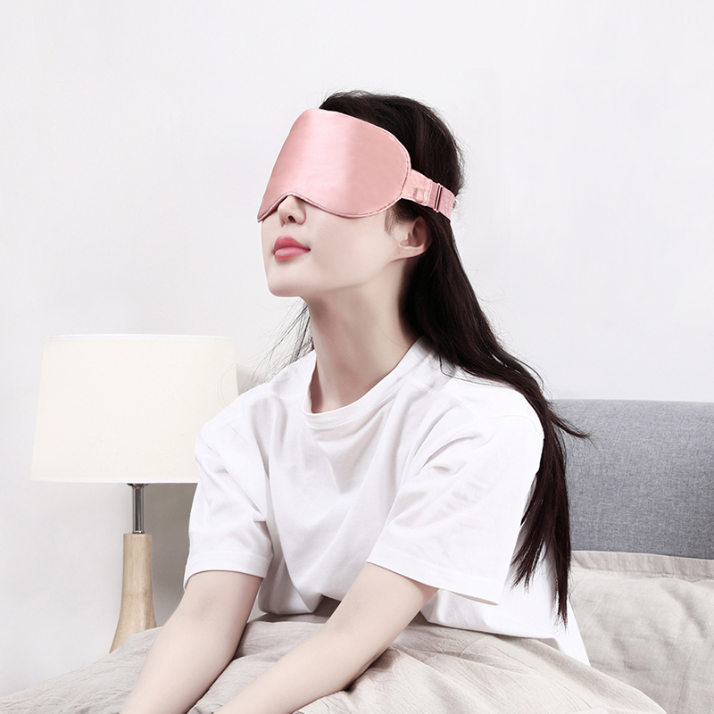 Graphene Silk Heated Eye Mask with Built-In Battery – BE-10 application