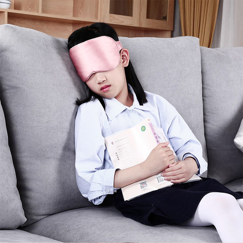 Graphene Silk Heated Eye Mask with Built-In Battery – BE-10 application