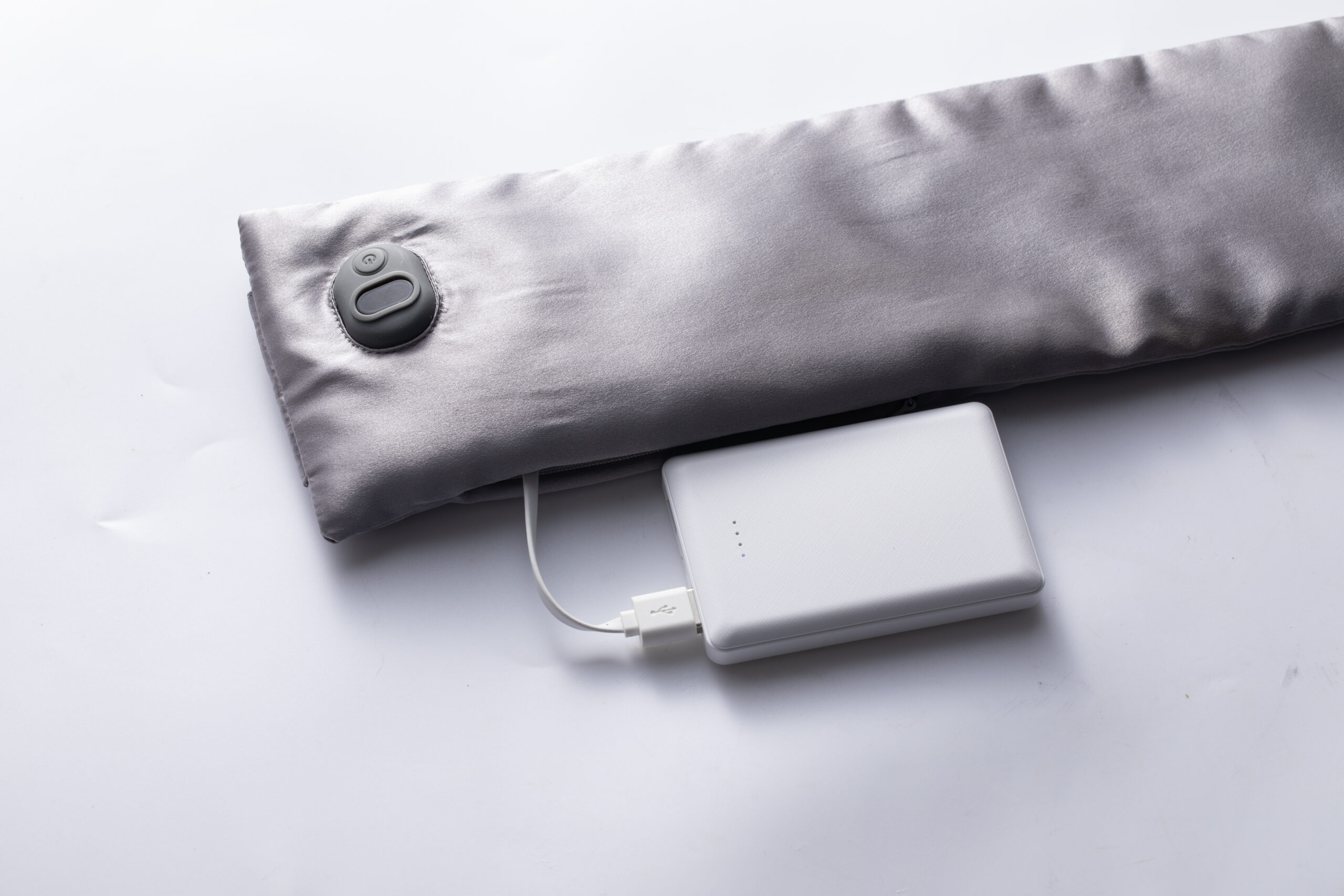 K-WB-B2V3 Graphene Heated Silk Neck Warmer: control button and external power pack.