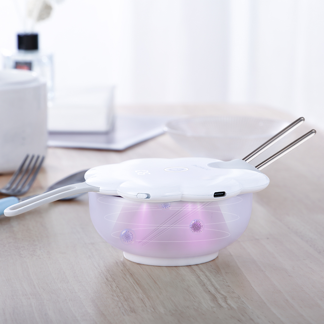 UV disinfection cover operating over tableware