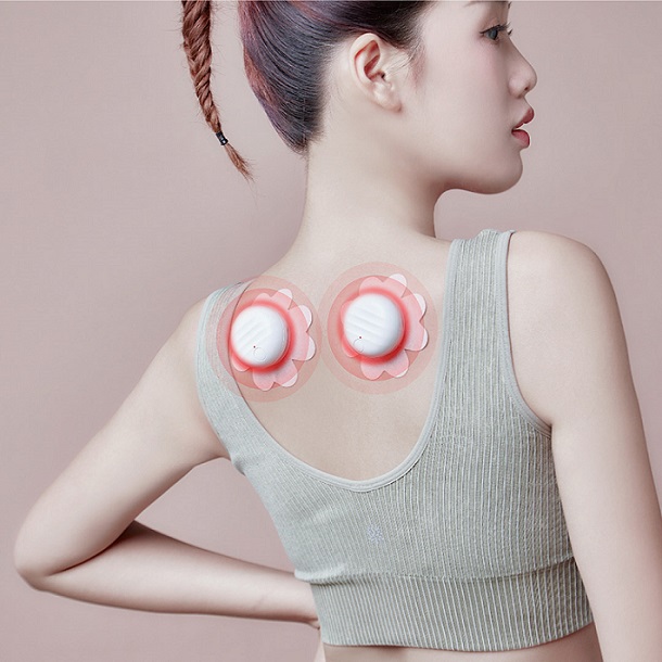 A30 Graphene Smart Moxibustion Device: two devices positioned on the upper back.