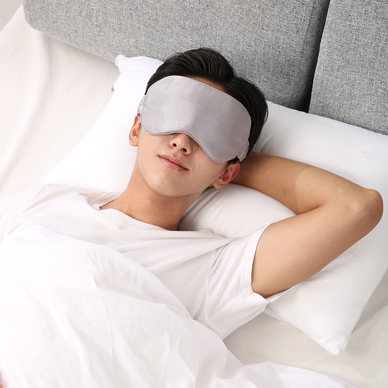 Graphene Silk Heated Eye Mask with Built-In Battery – BE-10 application