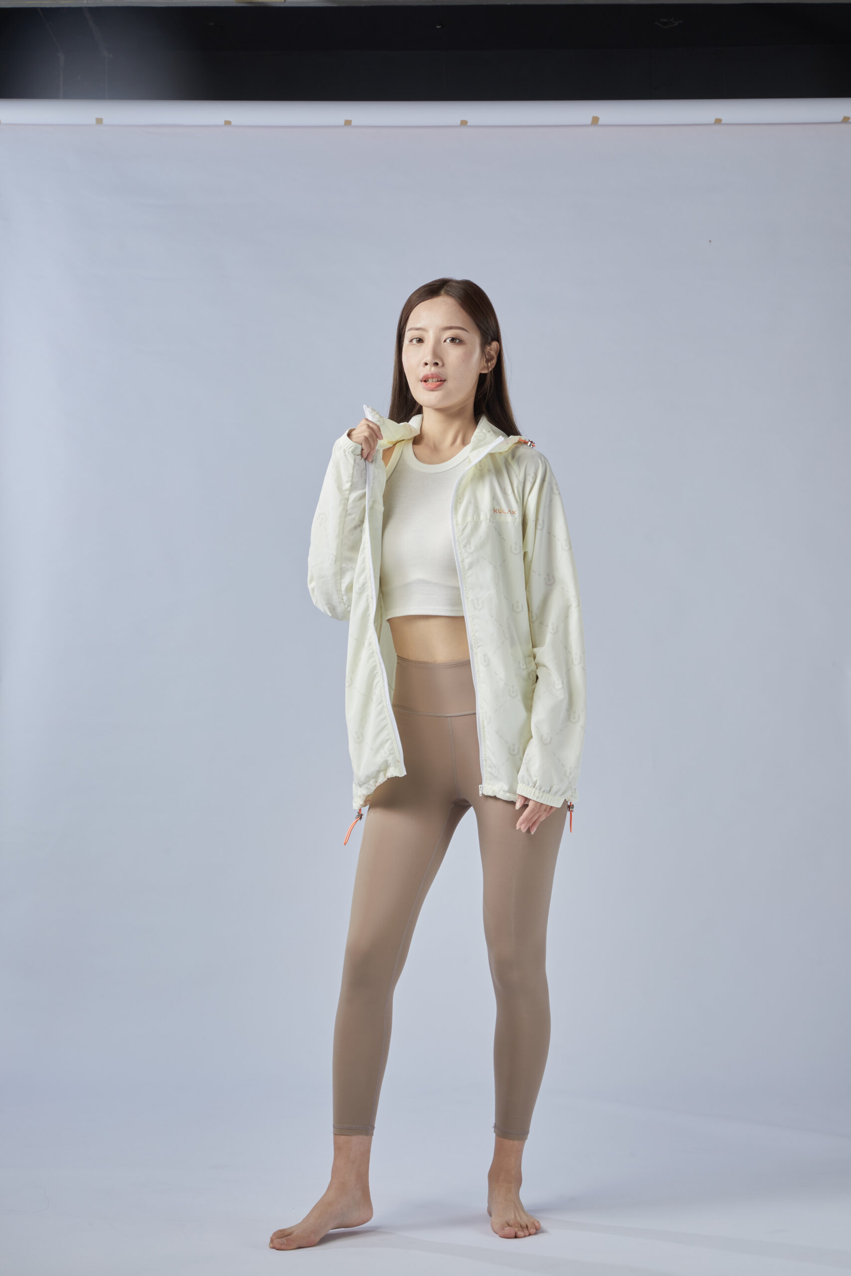 Graphene Cooling Jacket: woman wearing the jacket, front view.