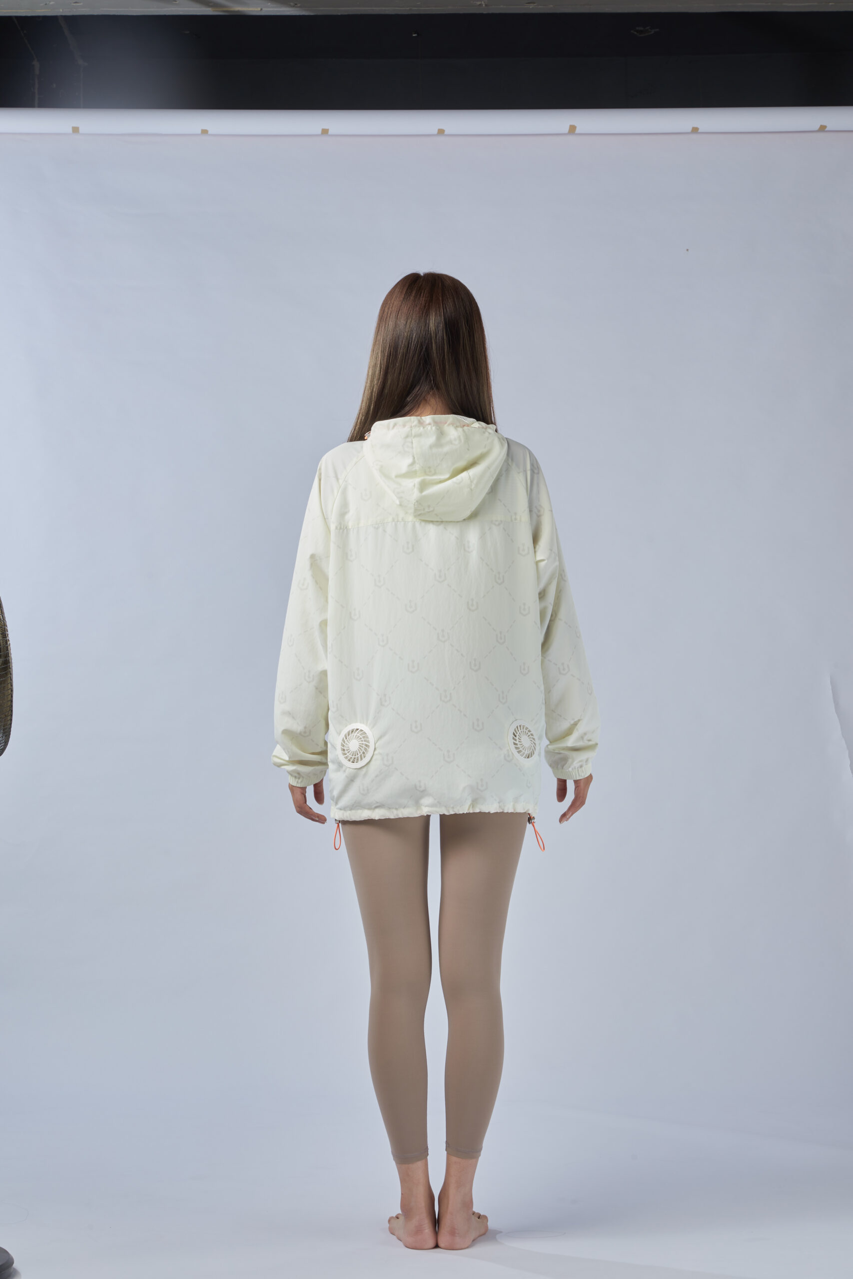 Graphene Cooling Jacket: woman wearing the jacket, rear view.