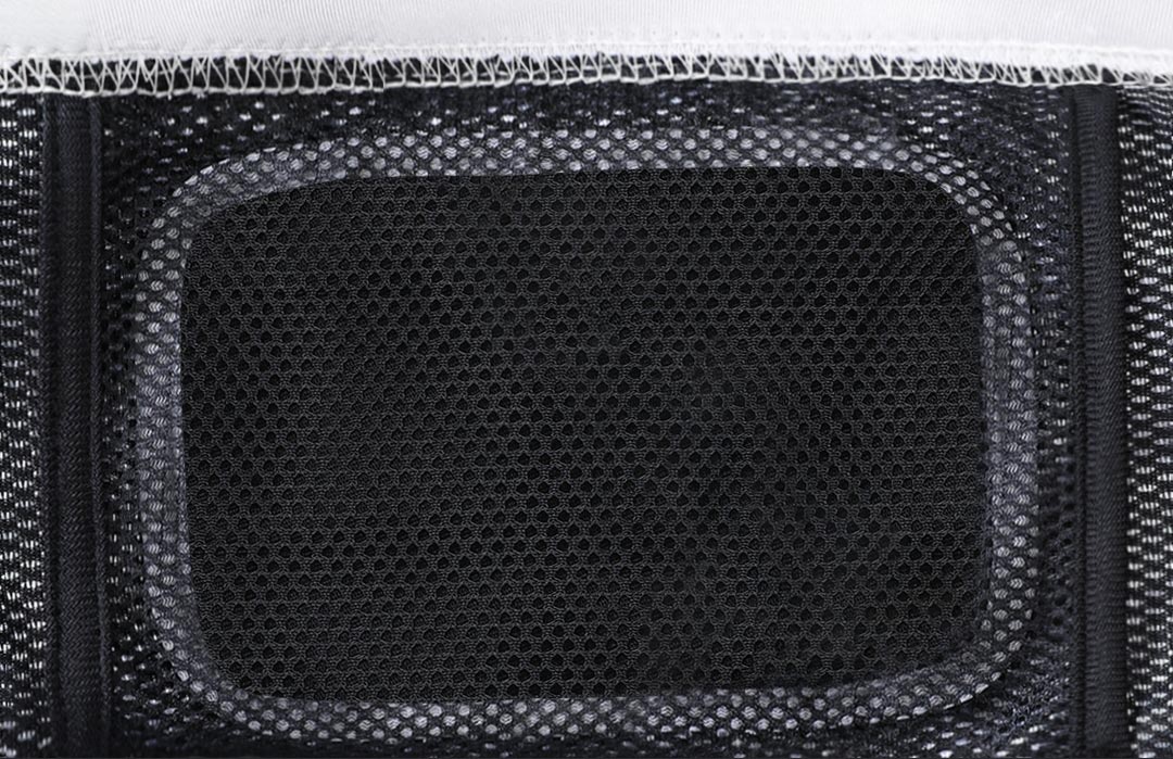 G10 Graphene Far-Infrared Heated Knee Pad: inner mesh pocket close-up.