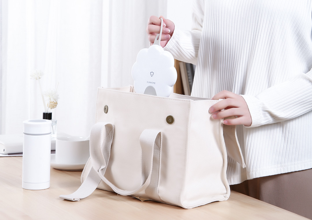 UV disinfection cover carried in a tote bag