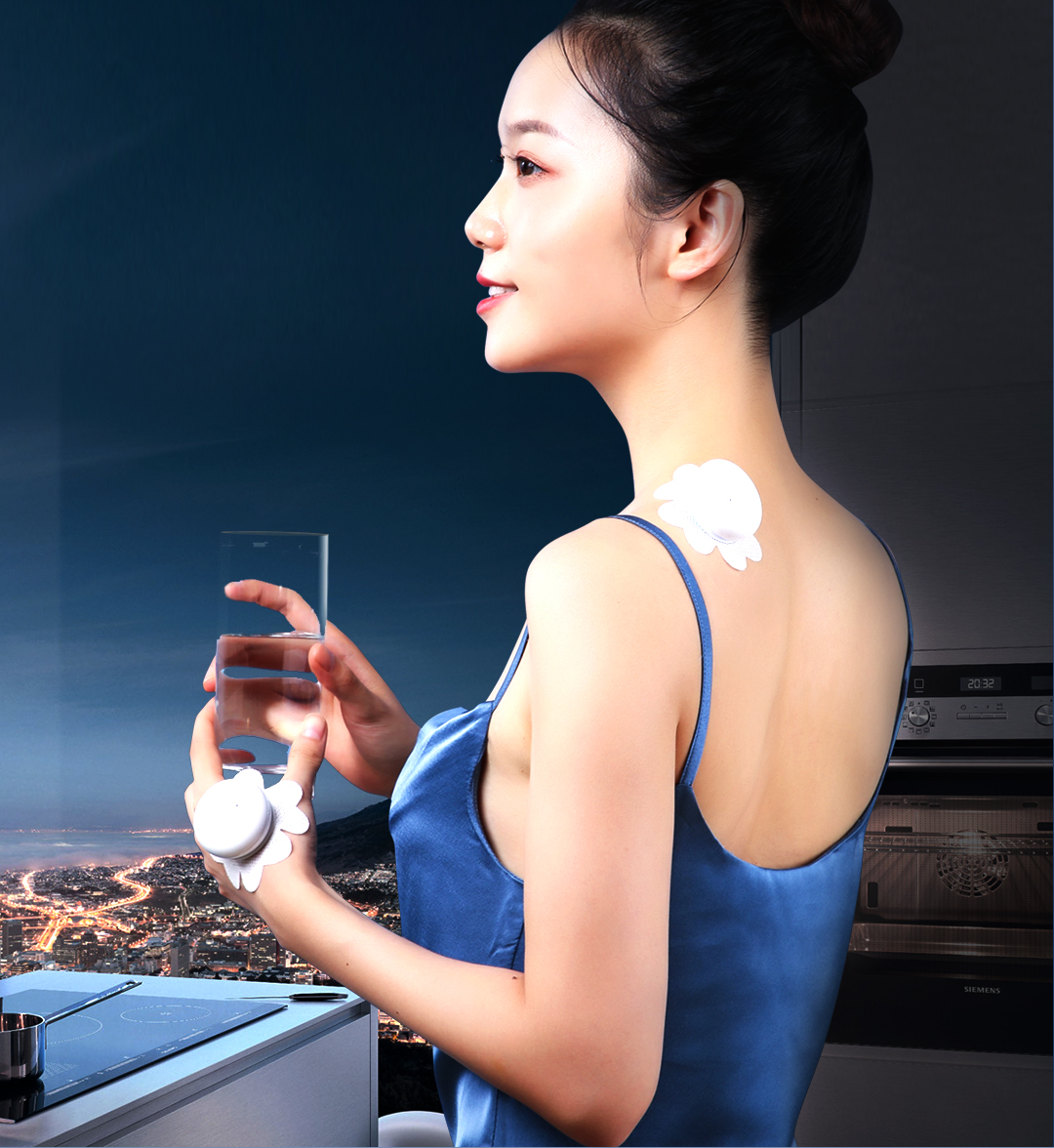 A30 Graphene Smart Moxibustion Device: woman wearing devices on her upper back.